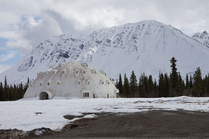 Abandoned Igloo City Hotel (15 pics)