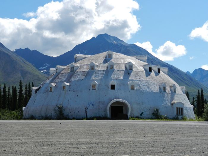 Abandoned Igloo City Hotel (15 pics)