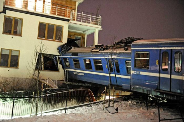 Stolen Train Crashes Into Home in Sweden (14 pics)