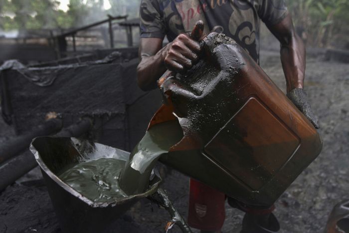 Oil Bunkering In Nigeria (23 pics)