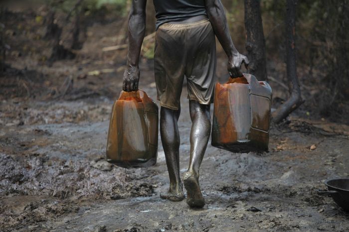 Oil Bunkering In Nigeria (23 pics)