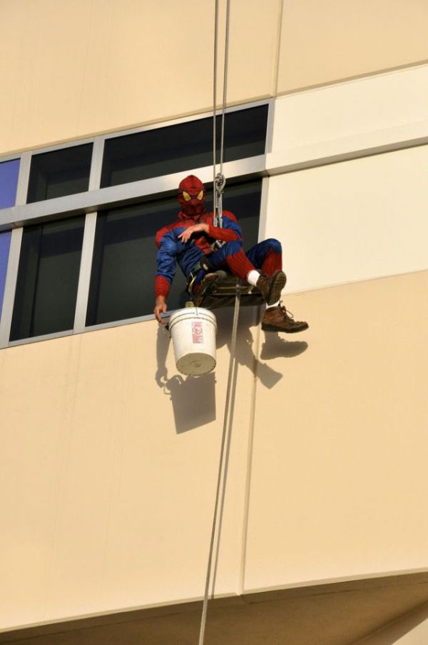 Superheroes Clean Windows (10 pics)