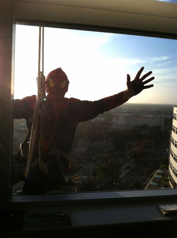 Superheroes Clean Windows (10 pics)