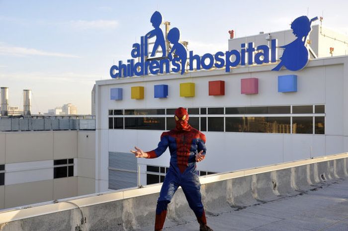Superheroes Clean Windows (10 pics)