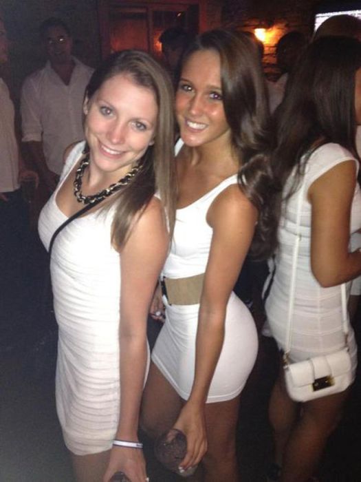 Pretty Girls in Tight Dresses (50 pics)