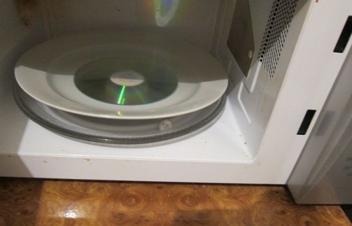 CD in a Microwave (4 pics)