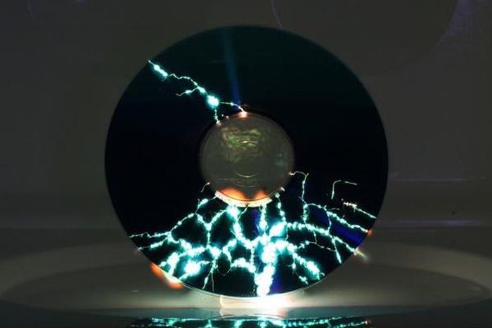 CD in a Microwave (4 pics)