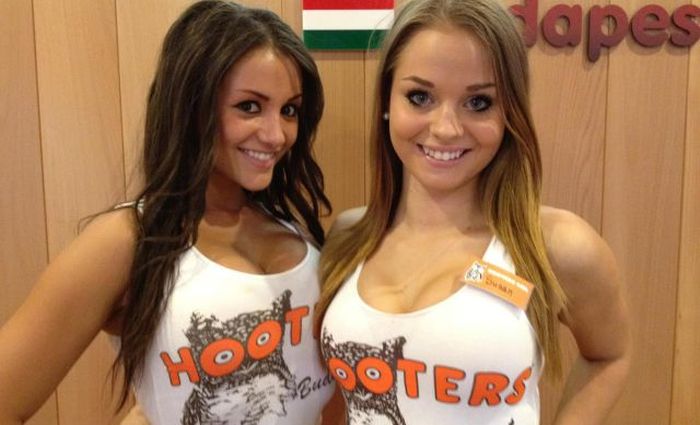 Hooters Girls from Budapest (86 pics)