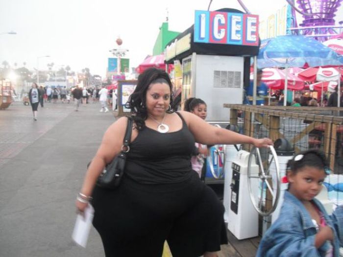 World’s Widest Hips (10 pics)