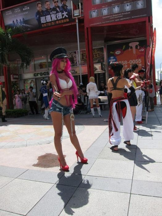 Hot Cosplay Girls (31 pics)