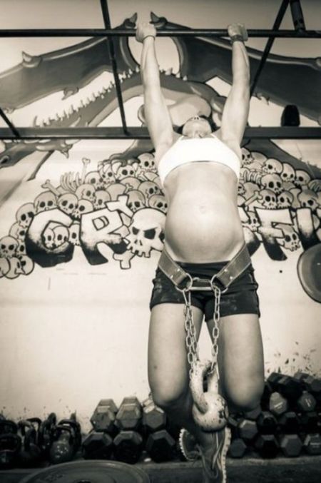 Pregnant Weightlifting Girls (6 pics)