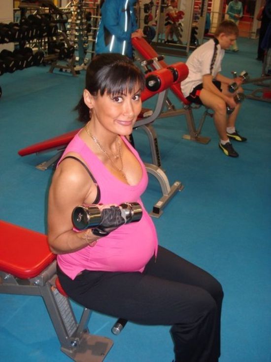 Pregnant Weightlifting Girls (6 pics)