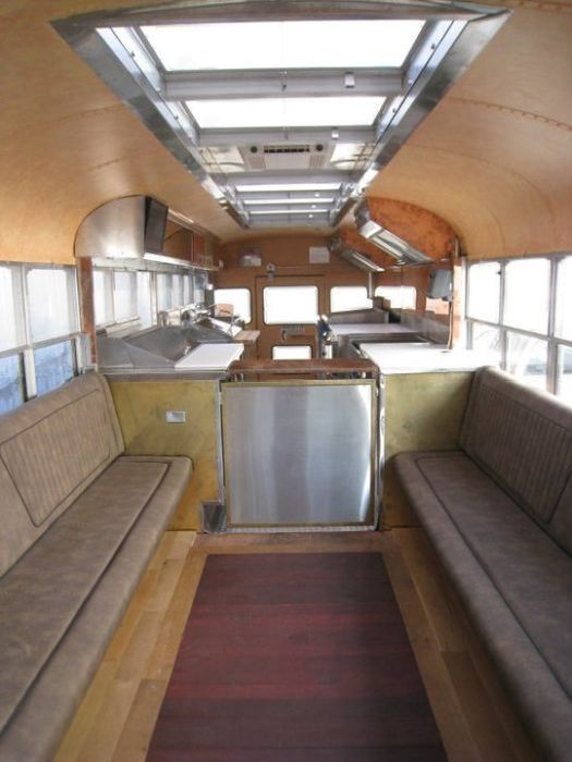 Restaurant Inside an Old School Bus (20 pics)