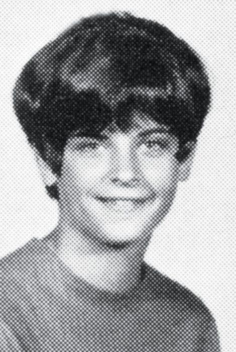 High-School Yearbook Photos of Famous People (63 pics)