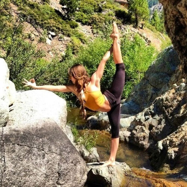 Girls in Yoga Pants (56 pics)