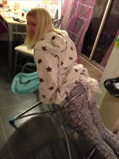 Drunk Mom Got Stuck in a Baby Chair (5 pics)