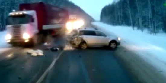 Amazing Truck Driver's Reaction That Saved a Baby on The Road