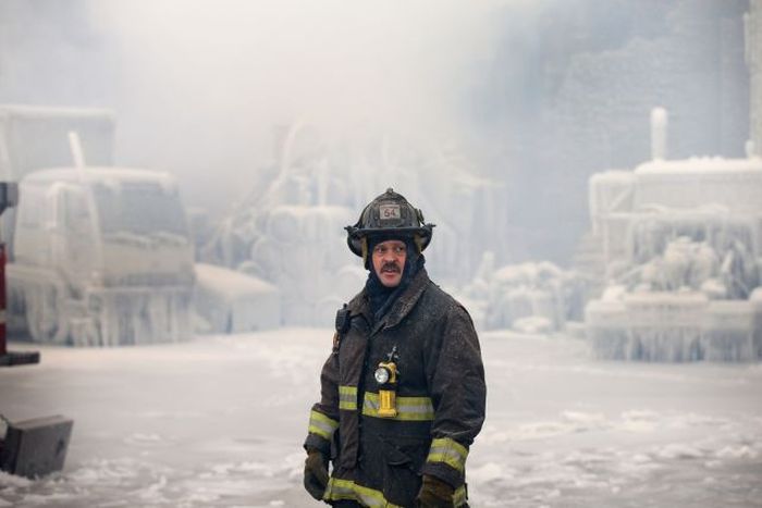 Abandoned Chicago Warehouse Covered in Ice (15 pics)