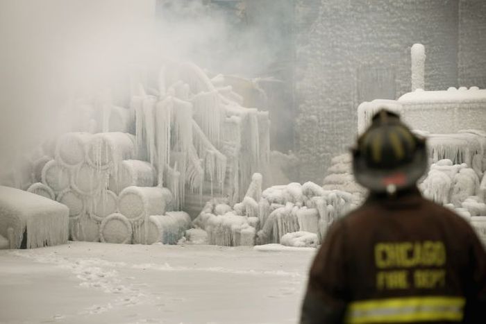 Abandoned Chicago Warehouse Covered in Ice (15 pics)