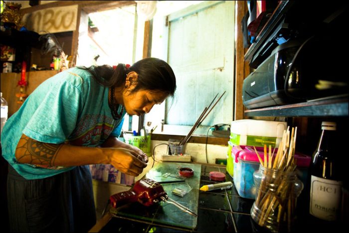 How Bamboo Tattoos Are Made (10 pics)