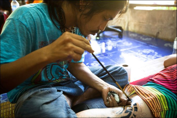 How Bamboo Tattoos Are Made (10 pics)