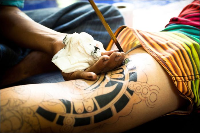 How Bamboo Tattoos Are Made (10 pics)