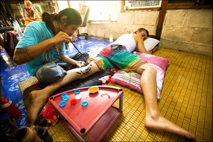 How Bamboo Tattoos Are Made (10 pics)
