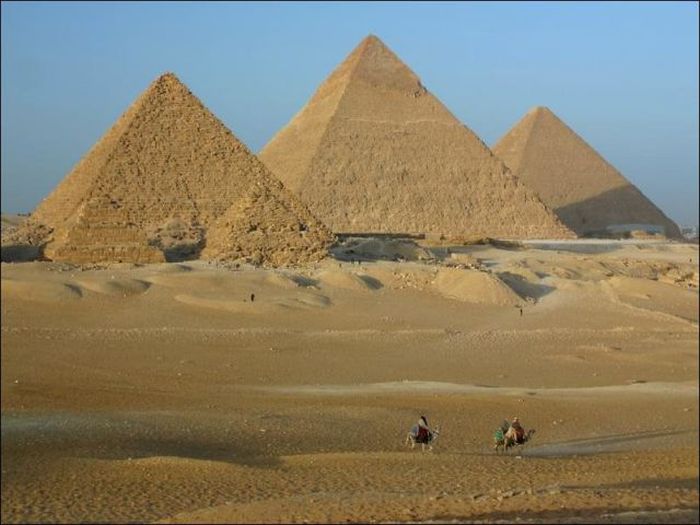 The Egyptian Pyramids from A Different Perspective (3 pics)