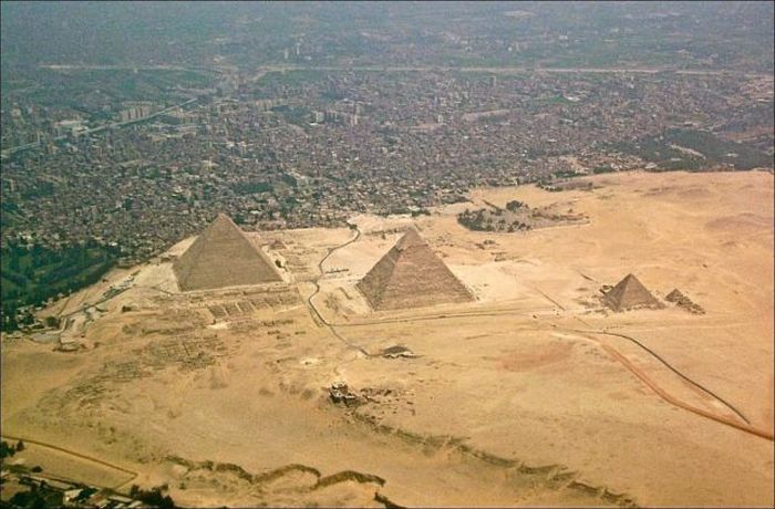 The Egyptian Pyramids from A Different Perspective (3 pics)