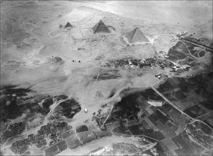 The Egyptian Pyramids from A Different Perspective (3 pics)