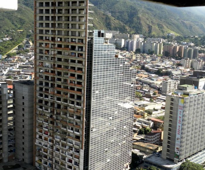 Thousands of People Live in Abandoned Skyscraper (20 pics)