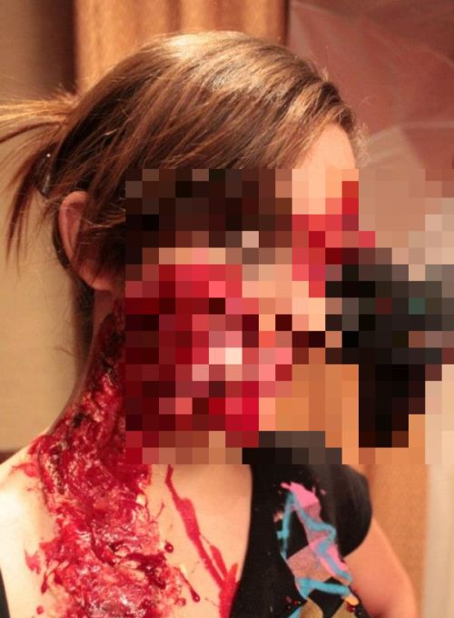 Zombie Gamer Girl (8 pics)