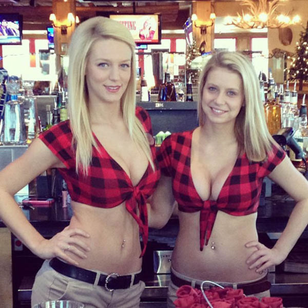 Busty Girls of Twin Peaks Restaurants (42 pics)