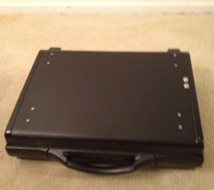 Briefcase PC (8 pics)