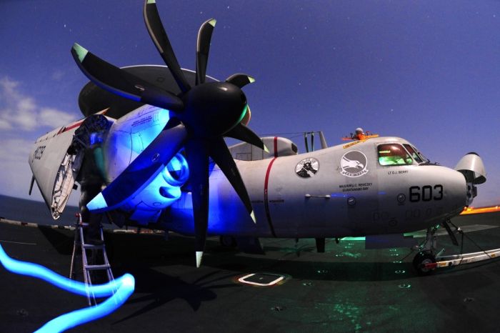 Photos of E-2C Hawkeye (34 pics)