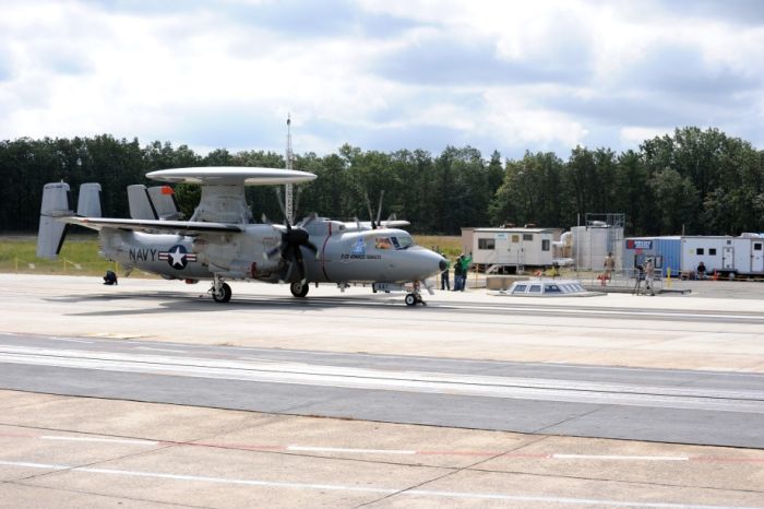 Photos of E-2C Hawkeye (34 pics)