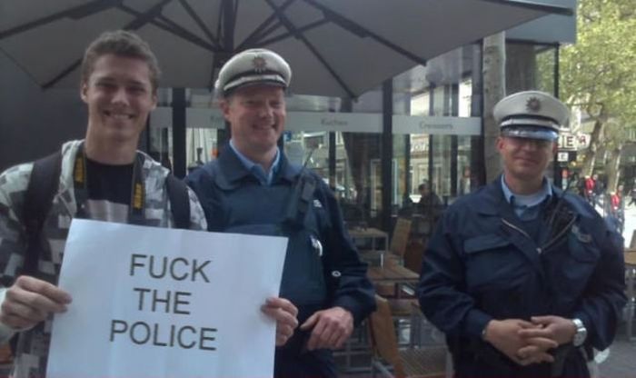 Cops from Around the World (84 pics)