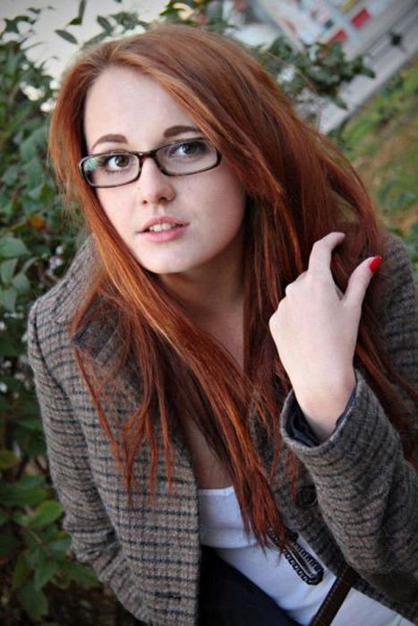 Girls in Glasses (50 pics)