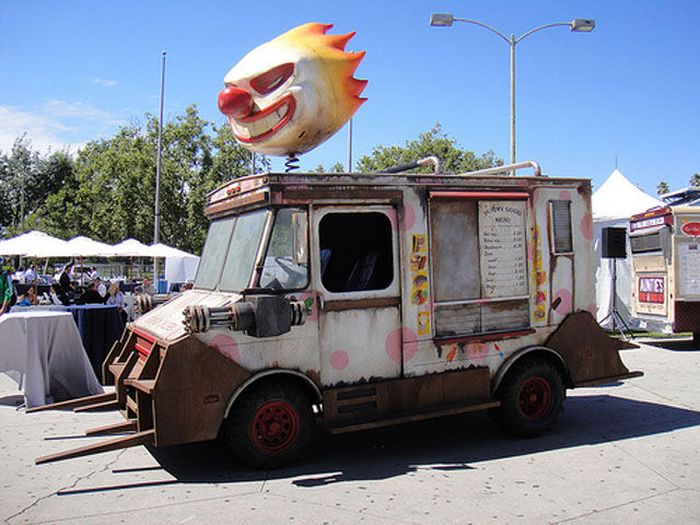 Fictional Vehicles IRL (24 pics)