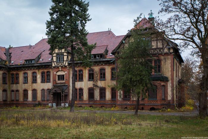 Abandoned Hospital Beelitz Heilstaetten (27 pics)