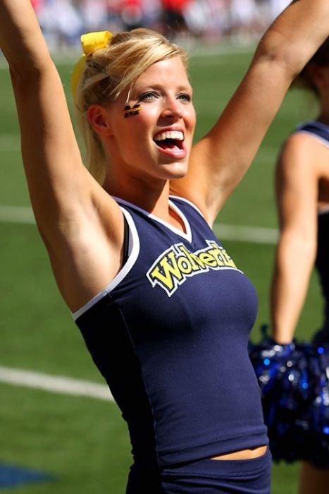 Indiana University vs University of Michigan Cheerleaders (70 pics)