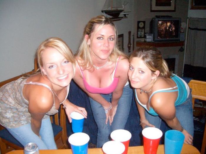 Girls Love Beer Pong (70 pics)