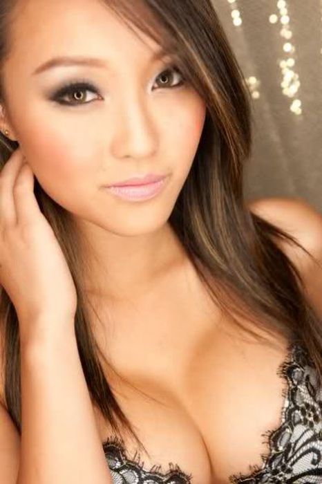 Beautiful Asian Girls (50 pics)