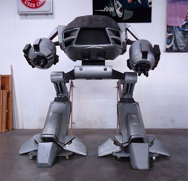 Full Size Robocop ED-209 (4 pics)