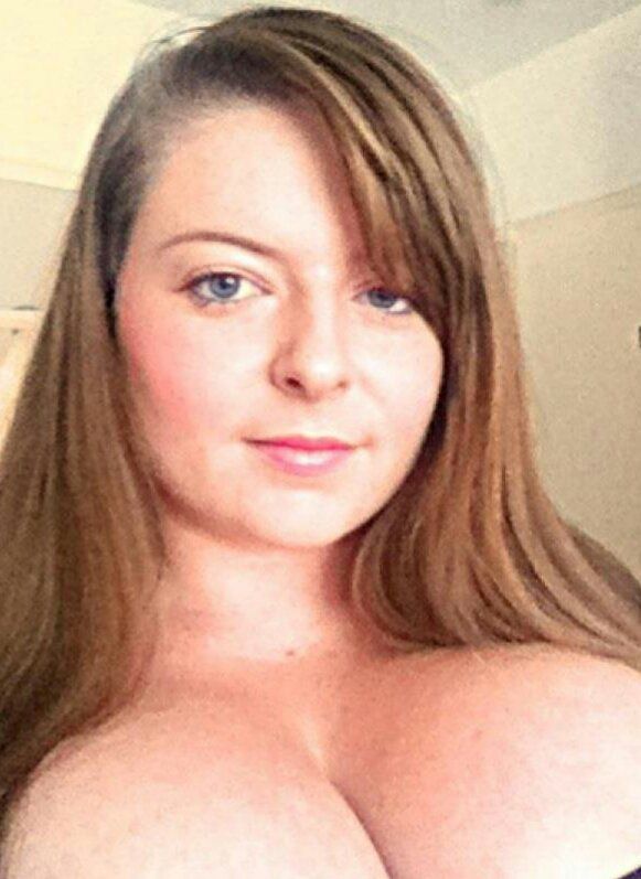 18-year-old Girl Has Massive Boobs (14 pics)