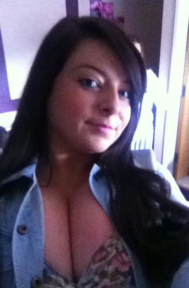 18-year-old Girl Has Massive Boobs (14 pics)