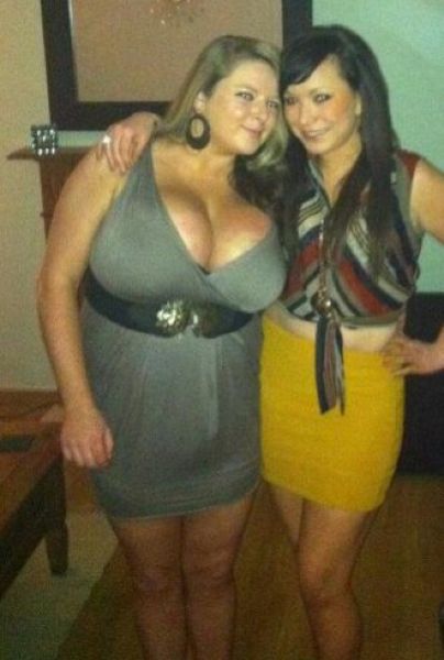 18-year-old Girl Has Massive Boobs (14 pics)