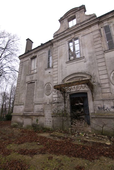 Goussainville, Abandoned Town in France (35 pics)