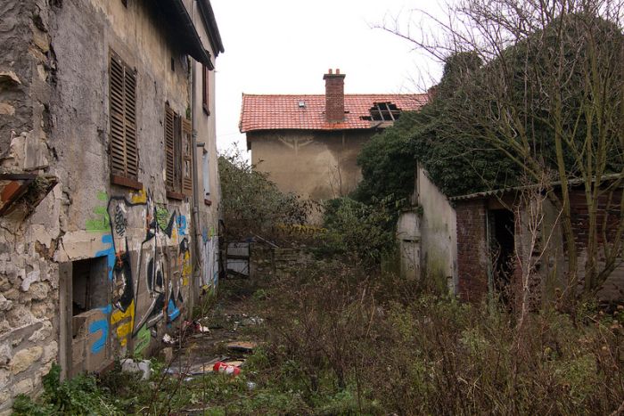 Goussainville, Abandoned Town in France (35 pics)