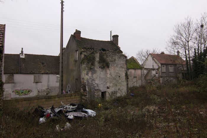 Goussainville, Abandoned Town in France (35 pics)